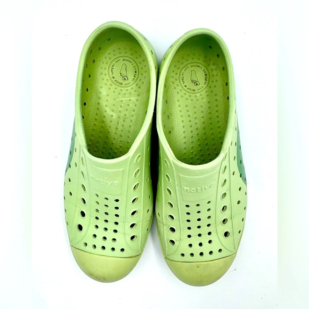 Native Sz J2 Kids Shoes in Light and Dark Green